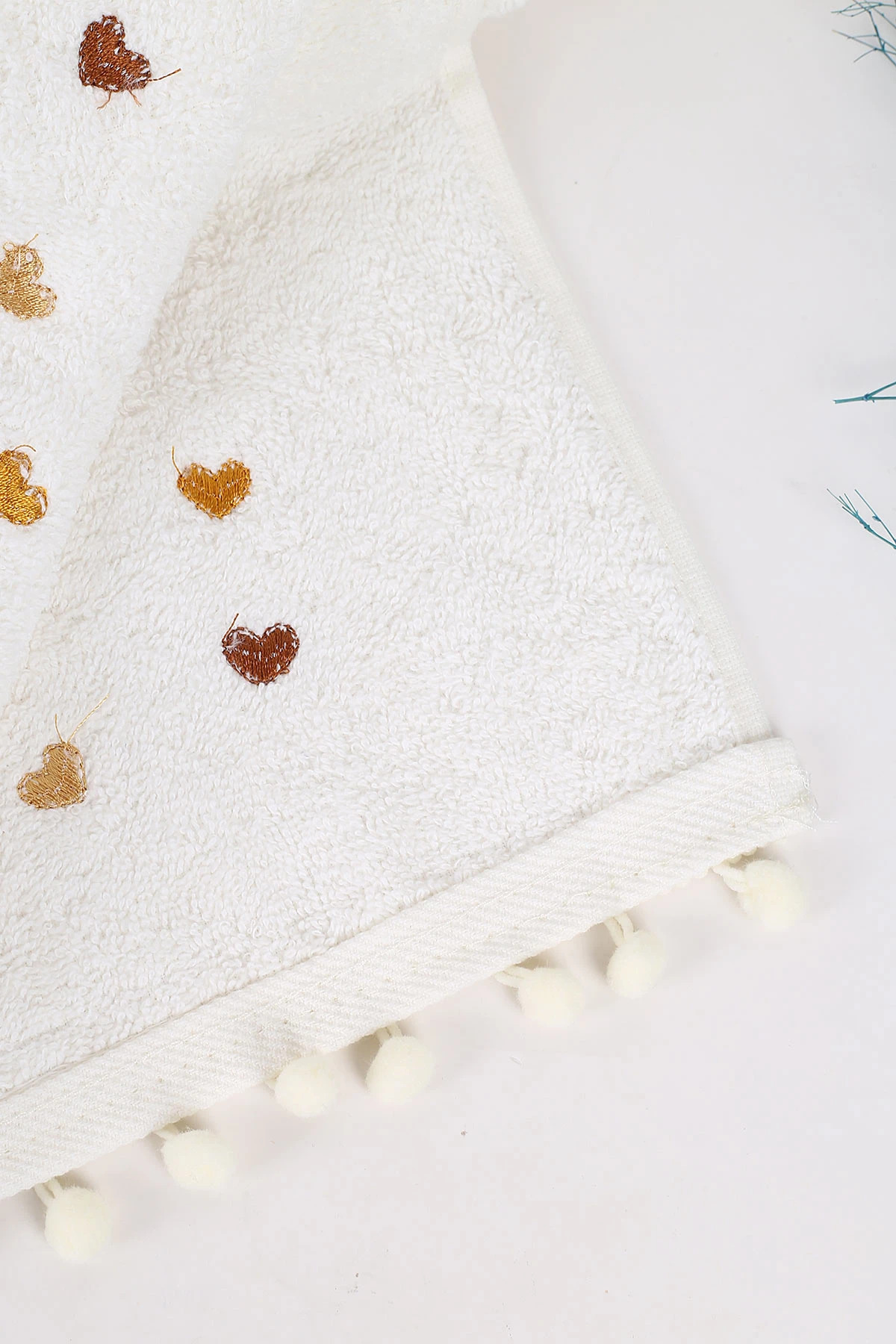 Çeyiz Merkezi Ponponlu Kalpli El Yüz Havlusu 50x90 KREM - Görsel 3