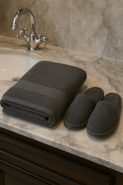 LaraLisa %100 Pamuk 70x140 cm Banyo Havlusu (Kaymaz Havlu Banyo Terliği Hediye)