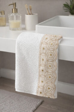 Sayra Home Dekoratif Tasarım İşlemeli Havlu