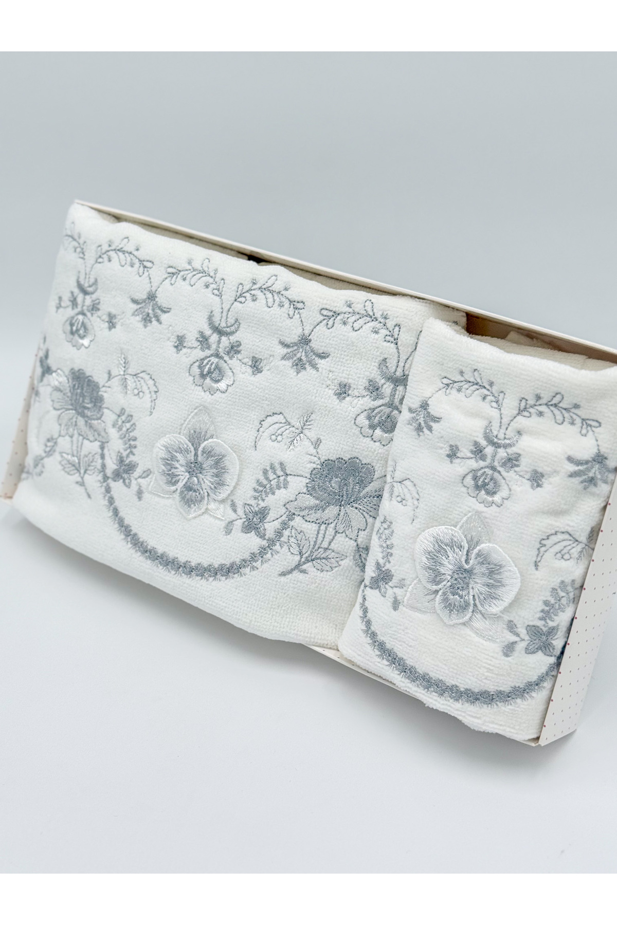 AYHANHOME 3d Çiçek İşlemeli Kutulu Çeyizlik 1 Adet 50x90 El Yüz Havlusu 1 Adet 30x50 Mutfak Havlu - Görsel 2