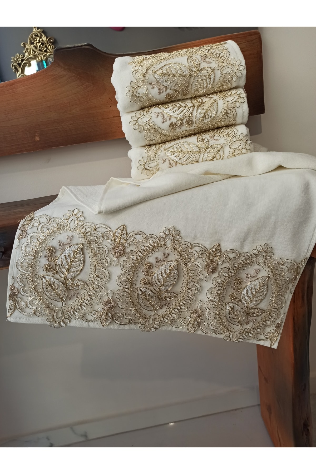 ŞENER HOME Yaprak Dantelli Çeyizlik Kadife 50x90 El&yüz Havlusu - Kreme Kahve