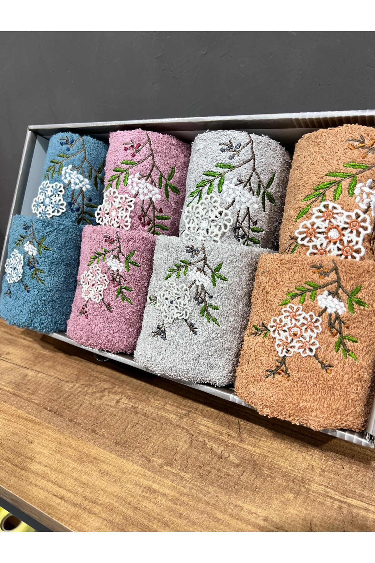 AYHANHOME Nakış Işleme Desenli Kutulu Çeyizlik Hediyelik 8'li 4 El Yüz & 4 Mutfak Havlu Seti