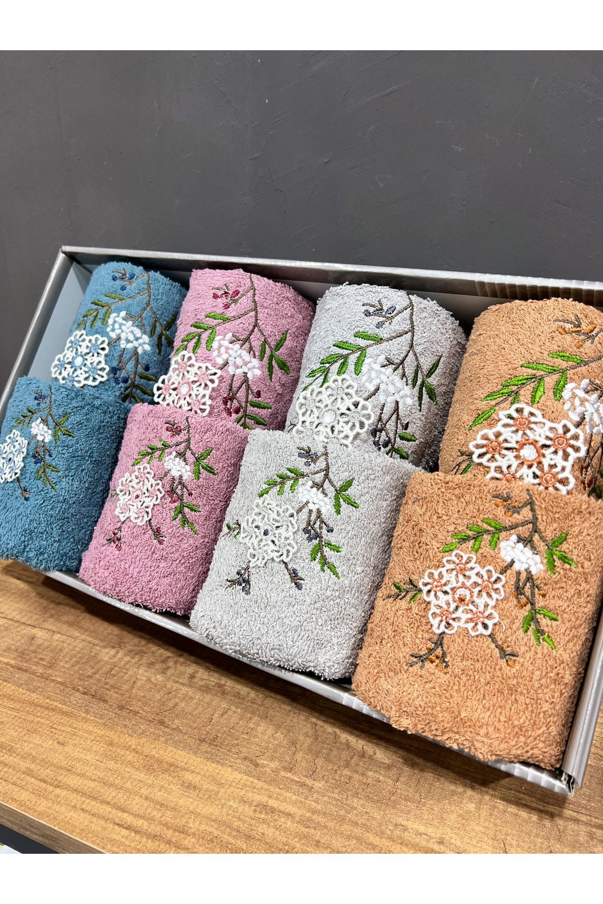 AYHANHOME Nakış Işleme Desenli Kutulu Çeyizlik Hediyelik 8'li 4 El Yüz & 4 Mutfak Havlu Seti - Görsel 3