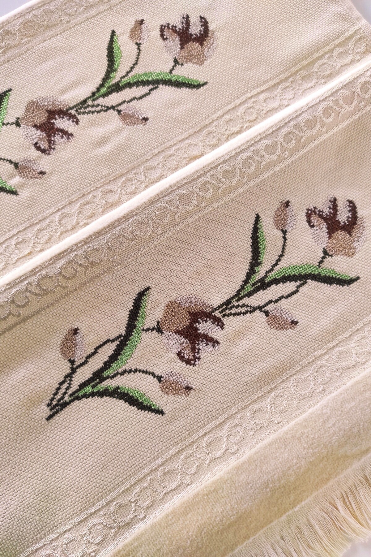 Sevim Kanaviçe Nakışlı Jakarlı Kadife 2'li Set El Yüz Havlusu - 50x90 Cm- Kapuçino