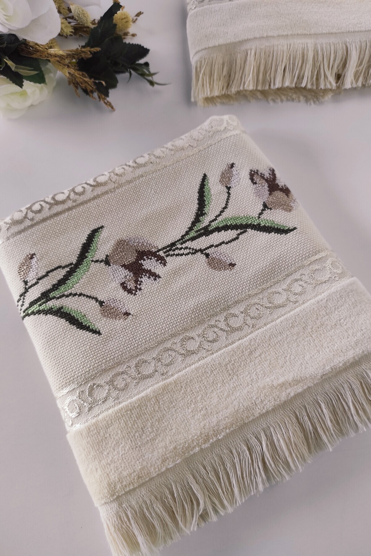 Sevim Kanaviçe Nakışlı Jakarlı Kadife 2'li Set El Yüz Havlusu - 50x90 Cm- Kapuçino - Görsel 2