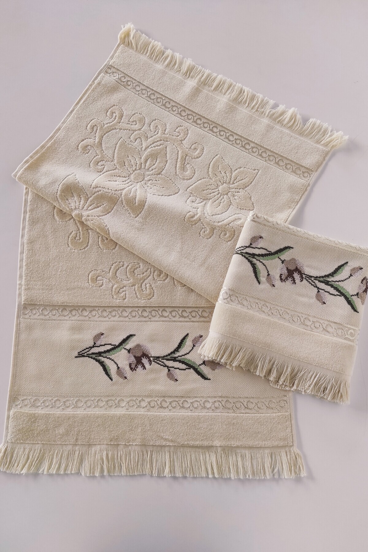 Sevim Kanaviçe Nakışlı Jakarlı Kadife 2'li Set El Yüz Havlusu - 50x90 Cm- Kapuçino - Görsel 3