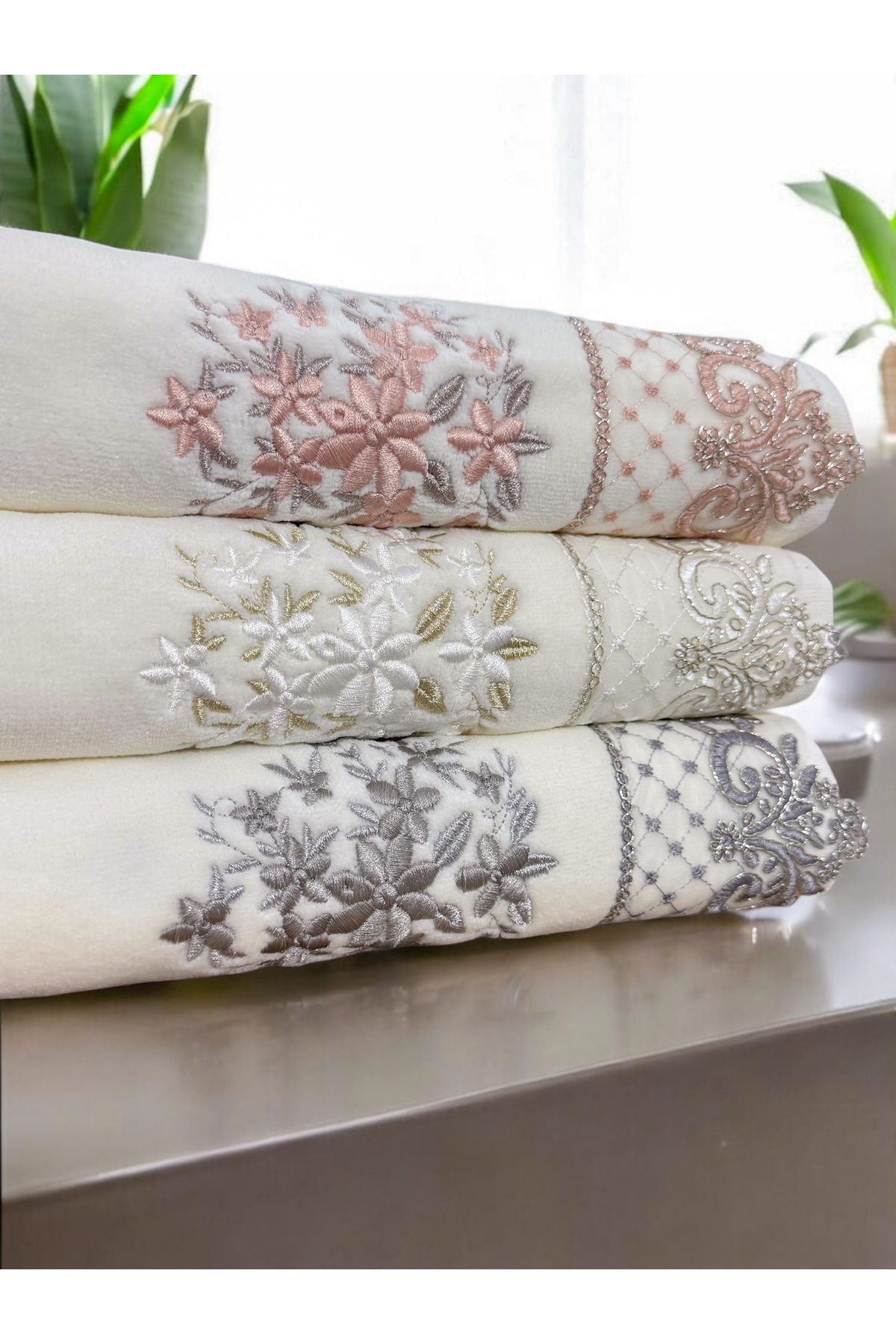 AYHANHOME 3 Adet Kadife Lüks Fransız Güpürlü Sırma İşlemeli Çeyizlik 50x90 El ve Yüz Havlusu - Görsel 2