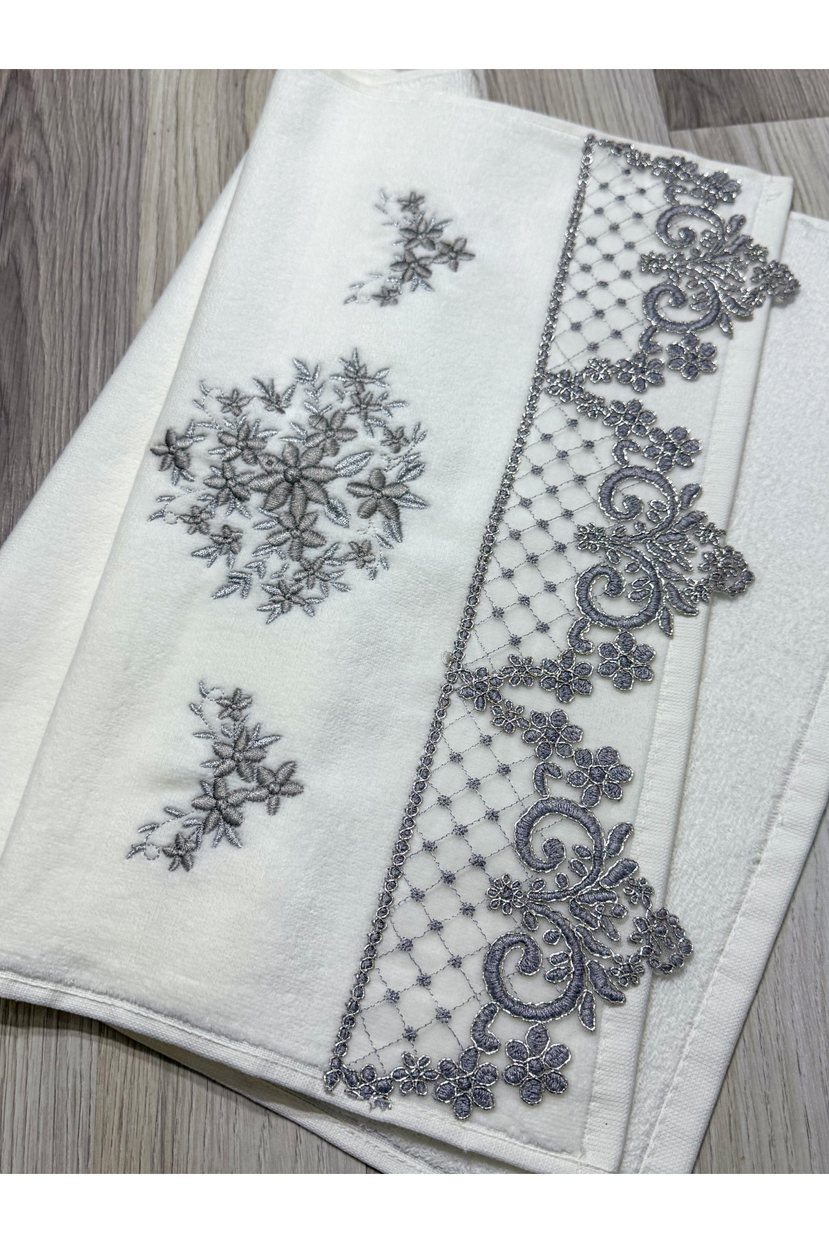 AYHANHOME 3 Adet Kadife Lüks Fransız Güpürlü Sırma İşlemeli Çeyizlik 50x90 El ve Yüz Havlusu - Görsel 3