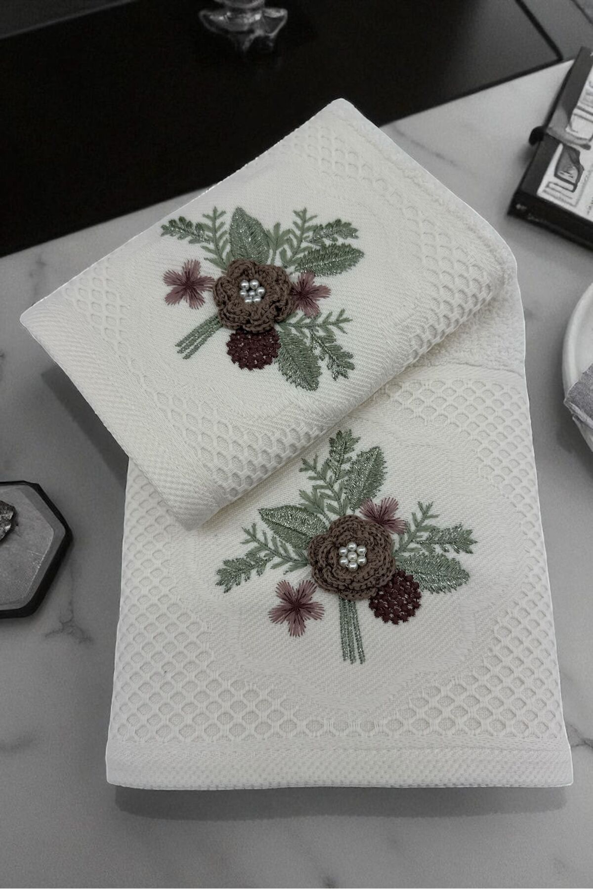 MORMENEKŞE HAVLU MORMENEKŞE ANALI KIZLI HAVLU TAKIMI 1 ADET 50X85 CM YÜZ HAVLUSU 1 ADET 30X50 CM EL HAVLUSU