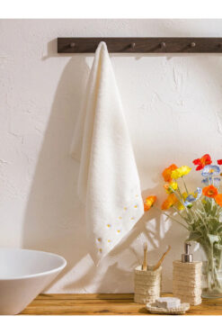 LC Waikiki Ekru Çiçek Nakışlı Pamuklu Yüz Havlusu 50x80 cm