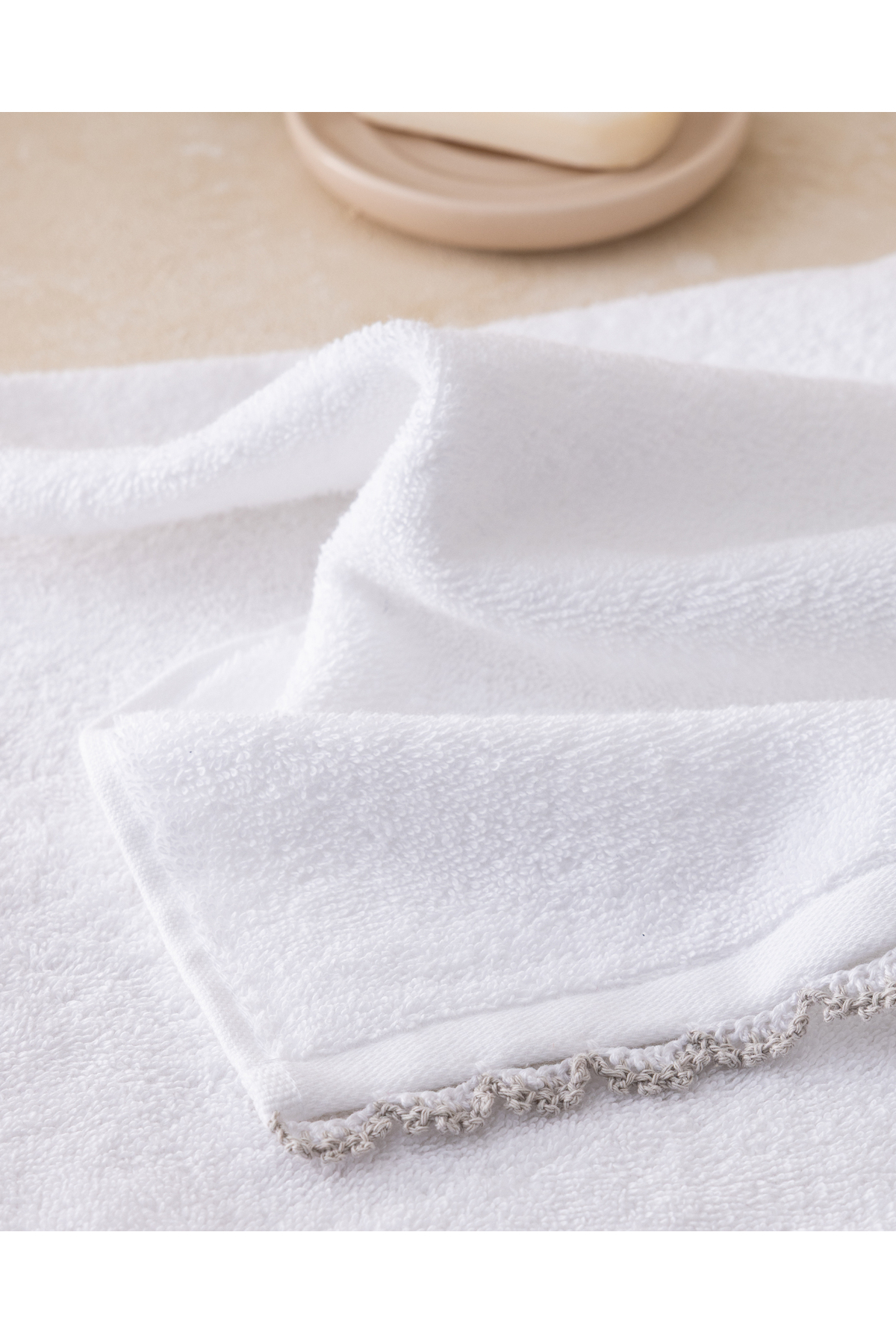 Madame Coco Bastienne Kroşeli %100 Pamuk Yüz Havlusu - Beyaz/Gri - Görsel 2