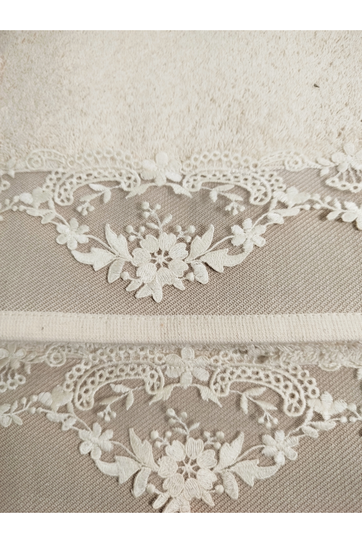 Arliva Home Naturel Bukle Nakışlı Dantelli Kutulu 2 li Banyo Seti 50x85 cm Yüz Havlusu 90x150 cm Boy Havlusu - Görsel 3