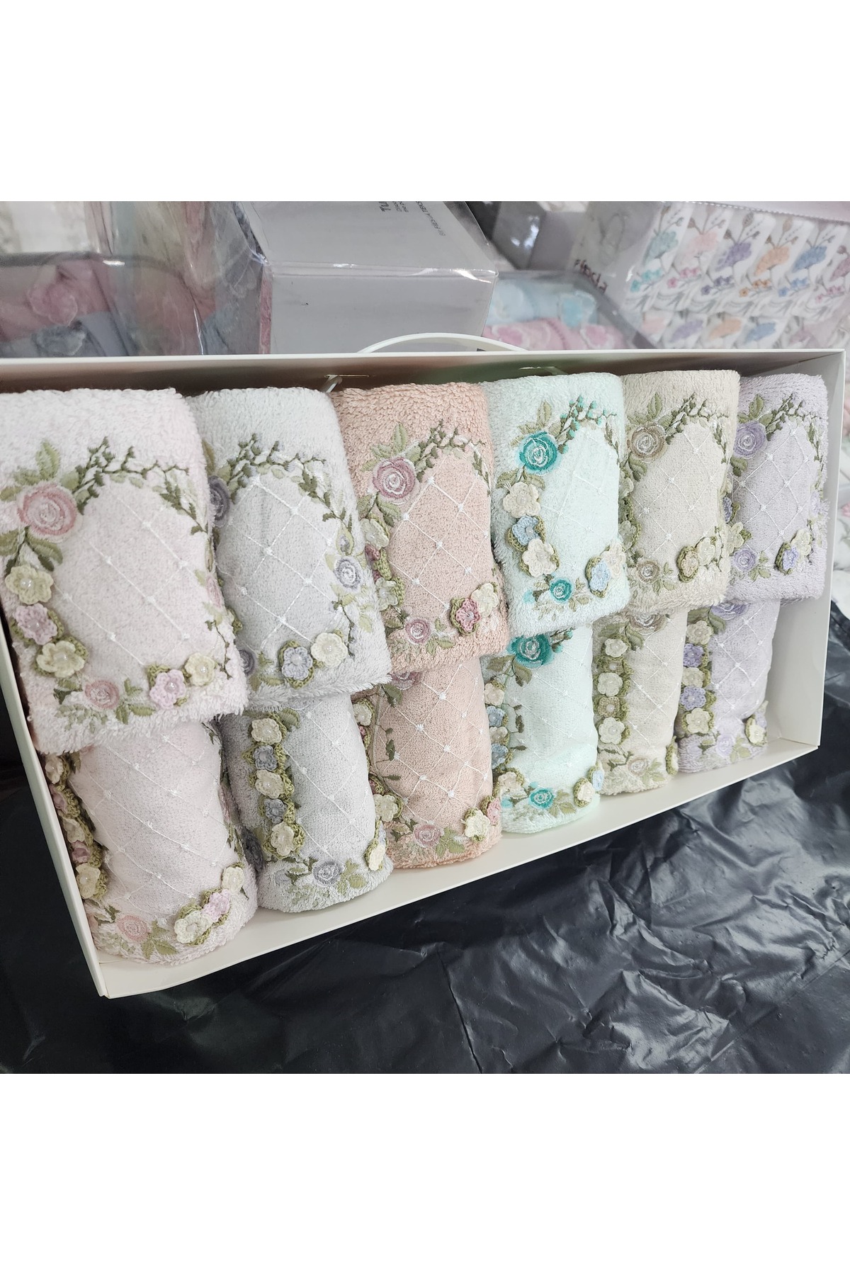 Fiesta Analı Kızlı Havlu 3D Nakışlı Çok Renkli Bambu Havlu 50X90 (6 Adet) 30X50 (6 Adet)