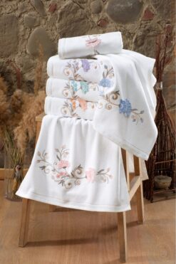 Fiesta Asude Beyaz Kadife 3D Nakışlı Kutulu 50x90 cm %100 pamuklu