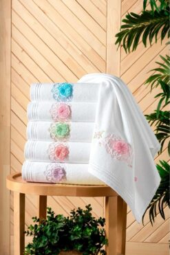 Fiesta Aybüke Beyaz Kadife 3D Nakışlı Kutulu 50x90 cm %100 pamuklu