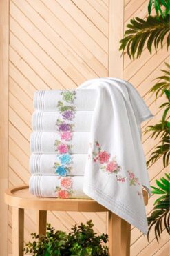 Fiesta Aybüke Beyaz Kadife 3D Nakışlı Kutulu 50x90 cm %100 pamuklu