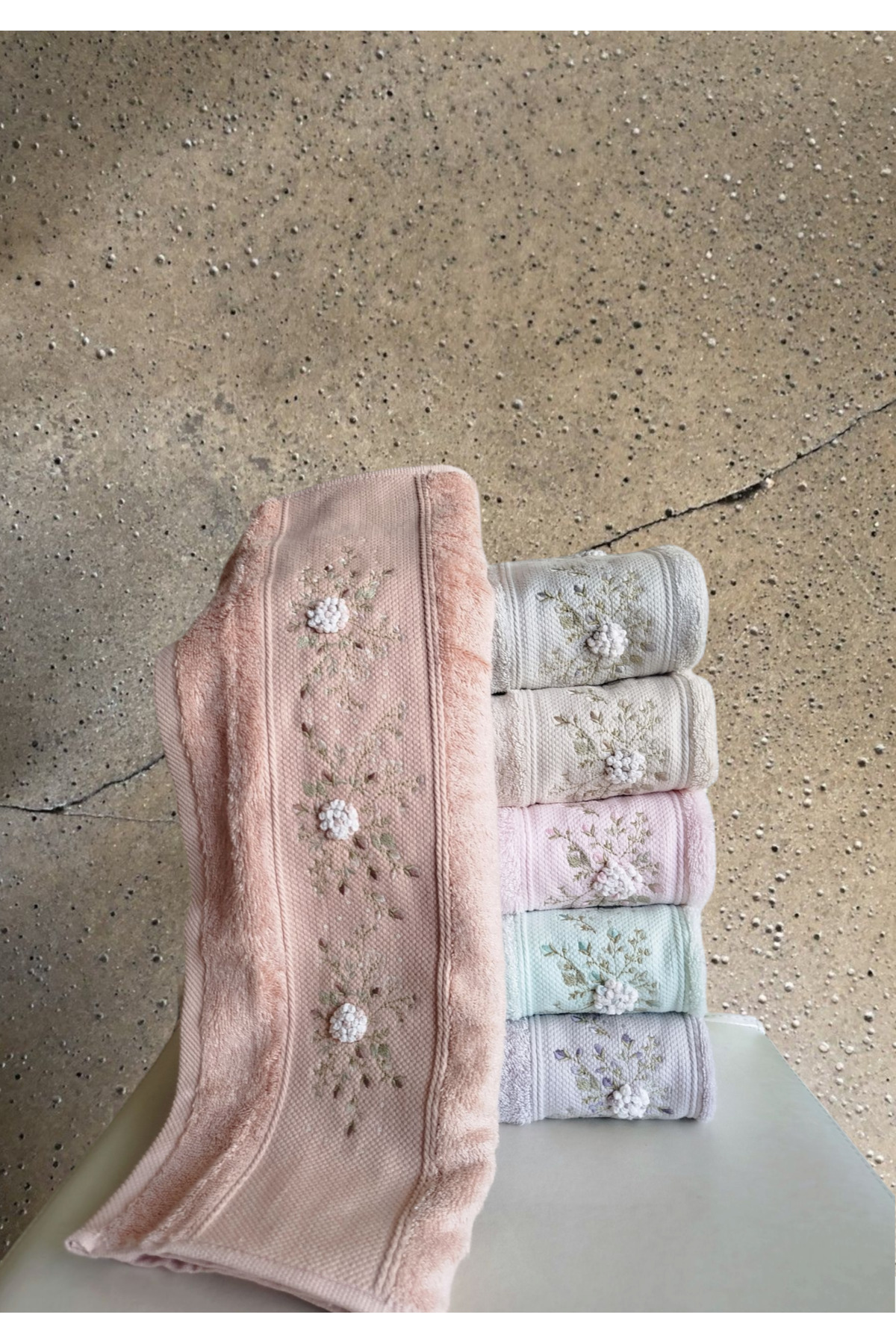 Fiesta Jennifer El İşi 3D Nakışlı Kutulu Bambu 50x90 cm