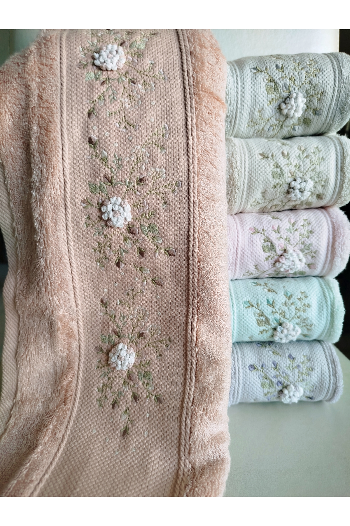 Fiesta Jennifer El İşi 3D Nakışlı Kutulu Bambu 50x90 cm - Görsel 2