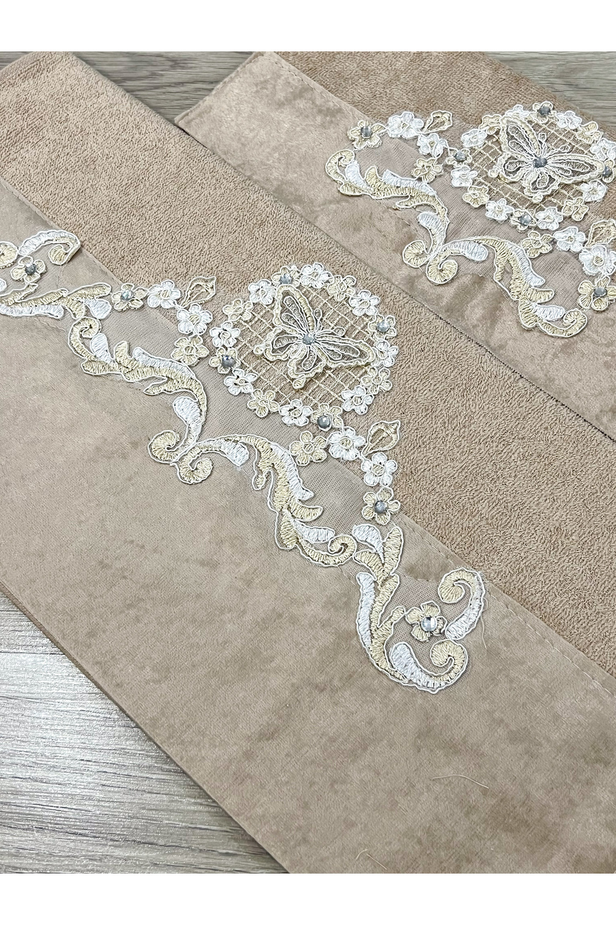 AYHANHOME Fransız Güpür İşlemeli Kadife Çeyizlik 1 Adet 50x90 El Yüz Havlusu 1 Adet 30x50 Mutfak Havlu - Görsel 2