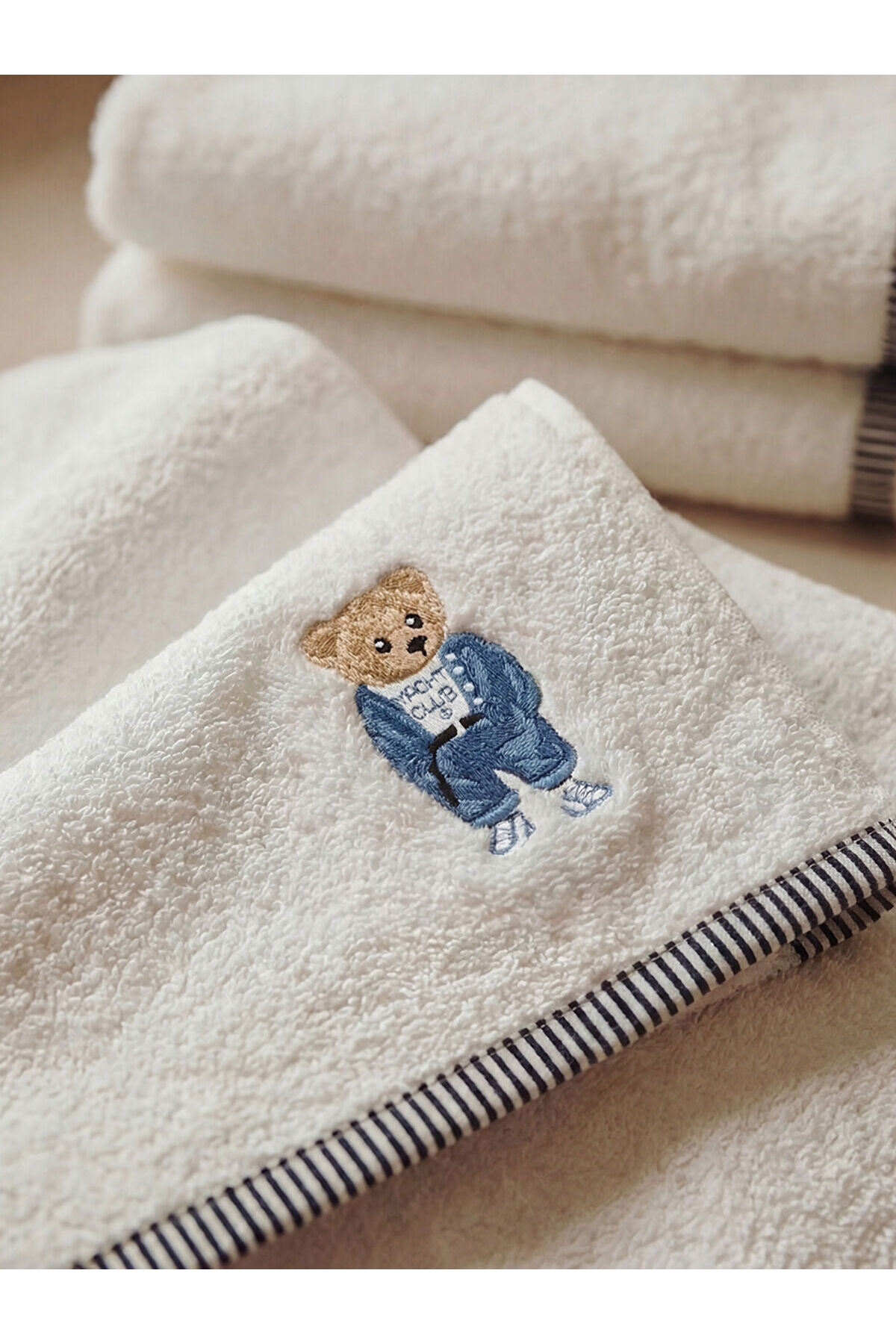 LC Waikiki Timeless Clothing & Zamansız Seçimler Ayı Teddy Nakışlı Yüz Havlusu 50x80 cm - Görsel 3