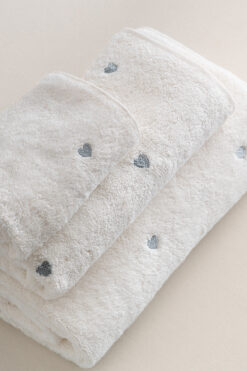 Nazik Home Amore Kalp Nakışlı El Havlusu (30 x 50 cm)