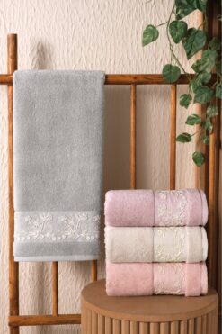 Fiesta %100 Penye Pamuklu Kort Nakışlı 50x90 4 lü Kutulu El Yüz Havlusu