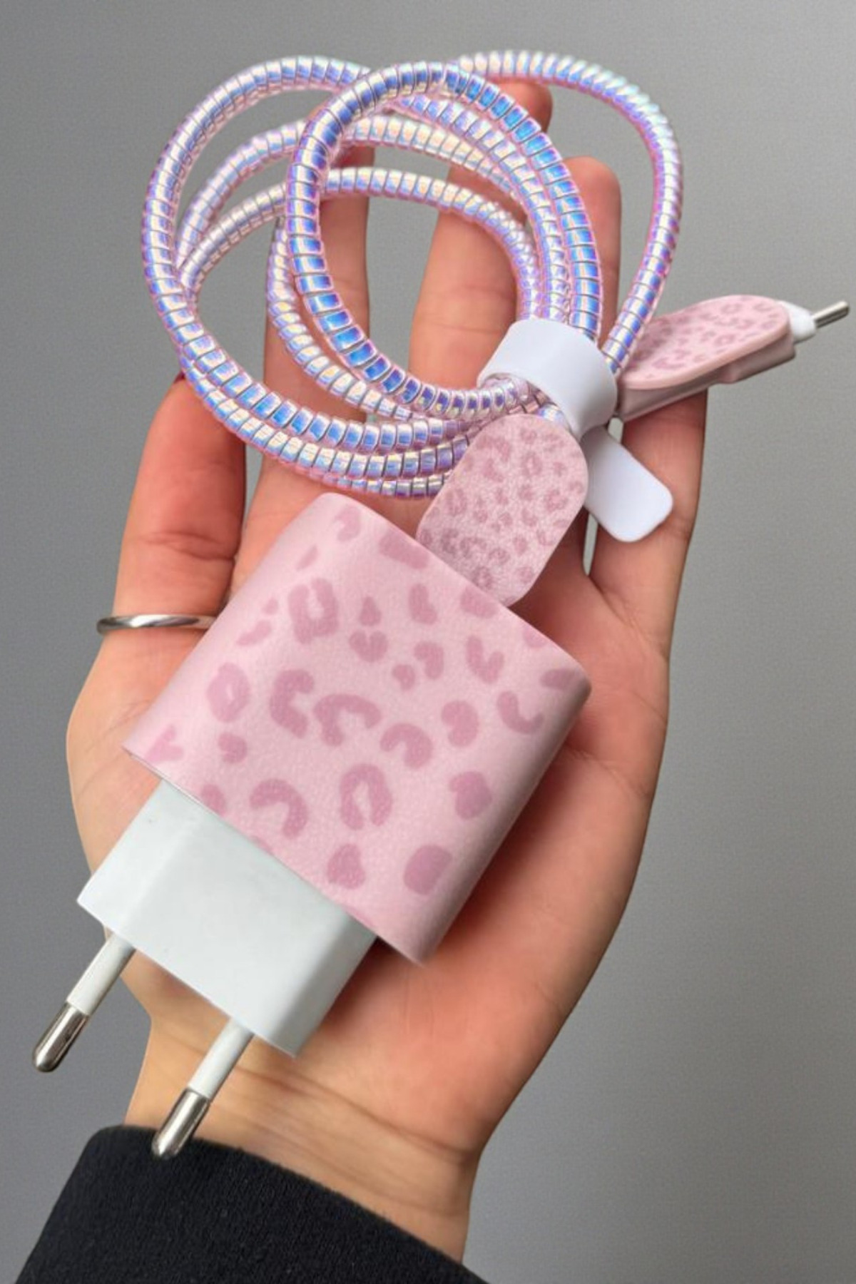 KVK PRİVACY 18W/20W/25W Uyumlu Şarj Kılıfı Şarj Kablosu Örme Aparatı Kablo Koruyucu Toparlayıcı Pembe Leopar - Görsel 3