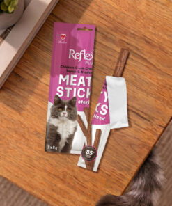 Alternative view of Reflex Plus Meaty Sticks Tavuklu ve Kızılcıklı Tahılsız Kısırlaştırılmış Kedi Ödül Çubuğu 3x5 Gr