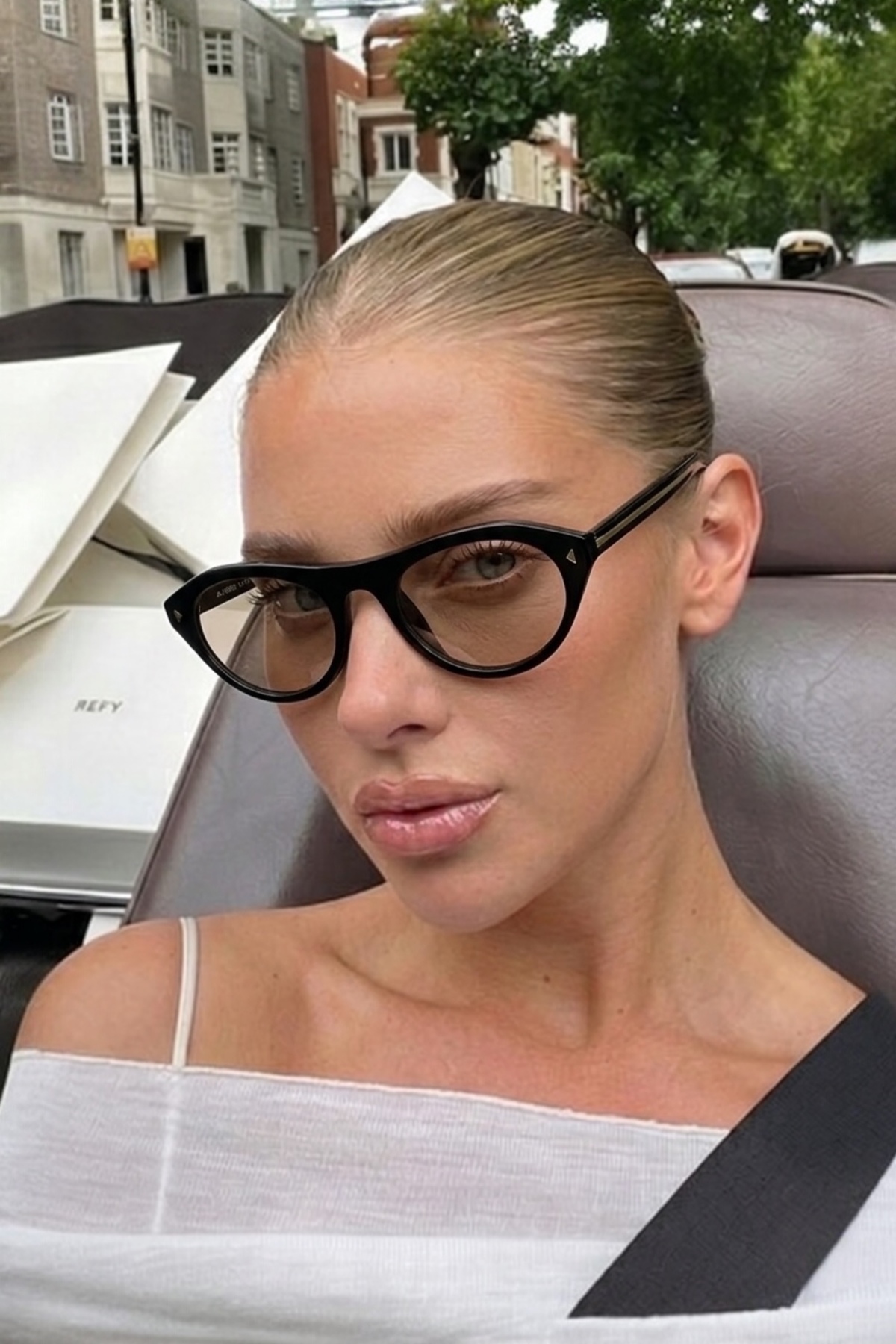 REN EYEWEAR Elara Kadın Güneş Gözlüğü UV400 Korumalı Hafif Siyah Çerçeve Açık Renk Cam popüler