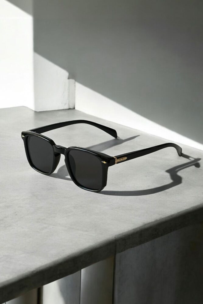 REN EYEWEAR Arrow Erkek Siyah Kare Çerçeve Güneş Gözlüğü – Gold Detaylı, UV400 Korumalı, Klasik Tasarım