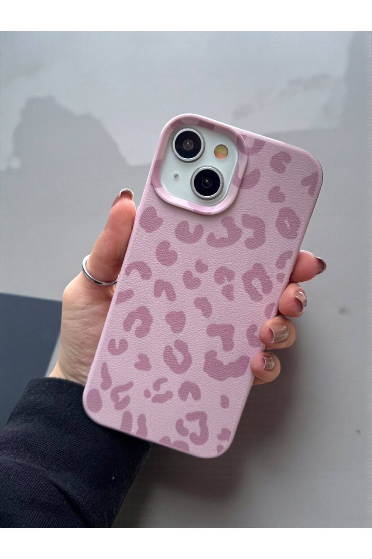 KVK PRİVACY iPhone 13/14/15 Uyumlu Pembe Leopar Desenli İnce Yumuşak Silikon Kılıf - Görsel 3
