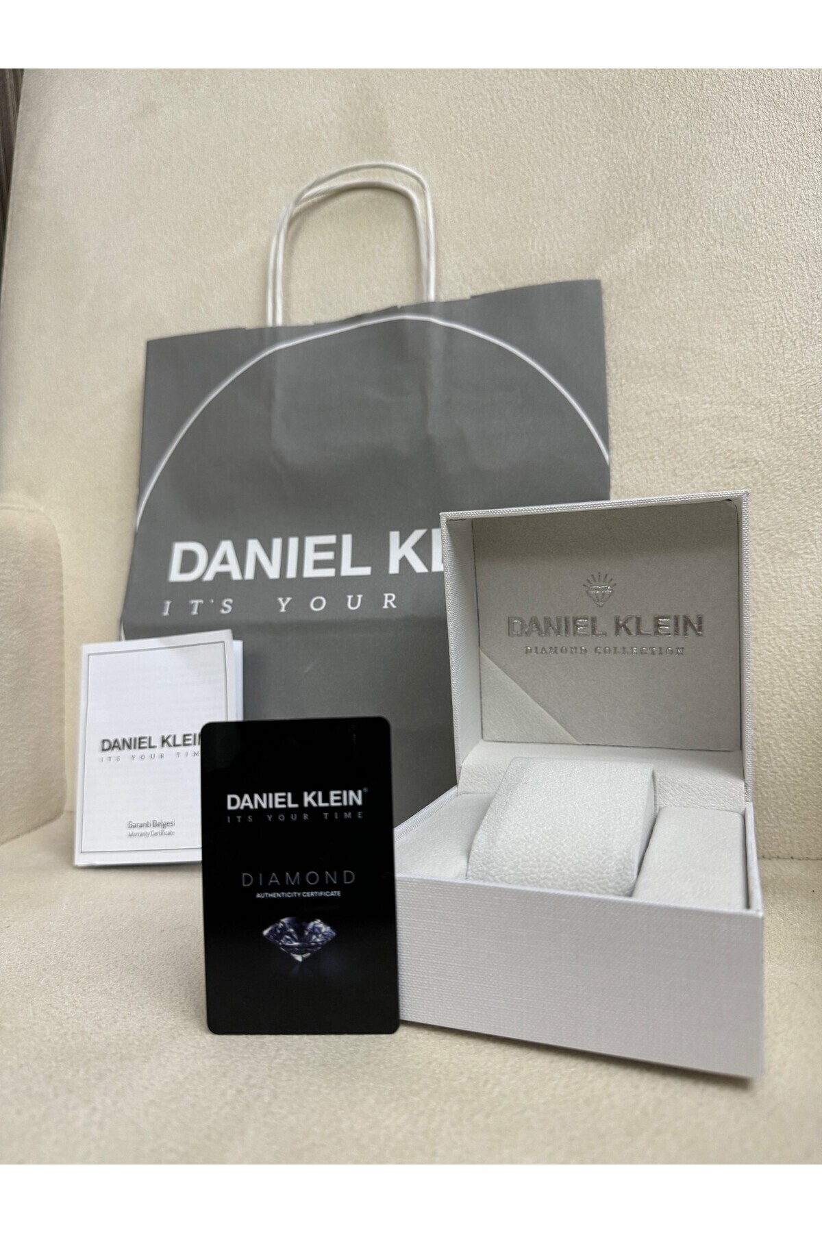 Daniel Klein Rolex Dizayn Pırlanta Taşlı Özel Diamond Serisi Küçük Kasalı (28 MM) Gold Renk Kadın Kol Saati - Görsel 3