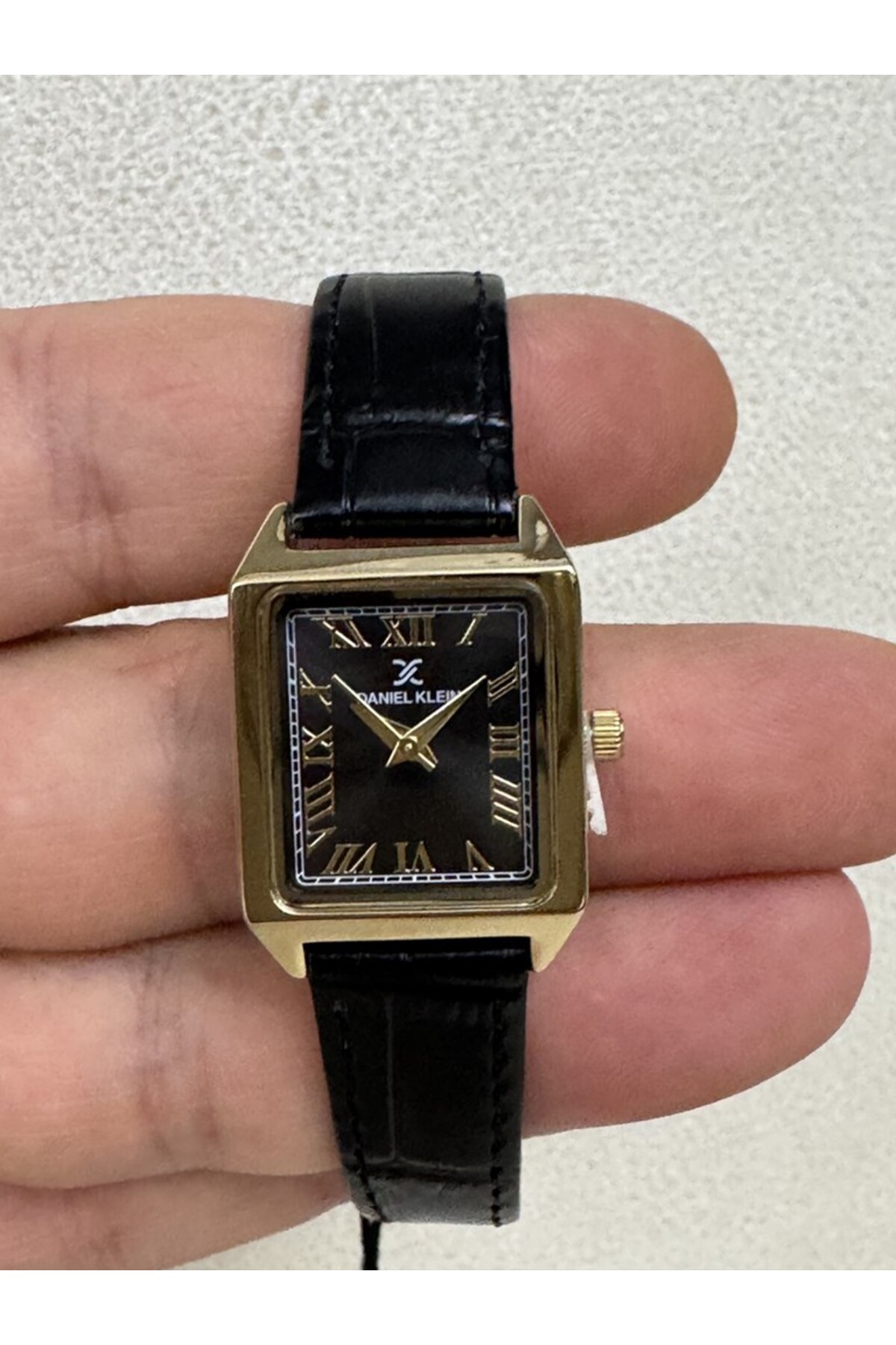 Daniel Klein Dkf.2315a Yeni Trend Gold Renk Kasa Siyah Deri Kayışlı Köşeli Kadın Kol Saati - Görsel 3