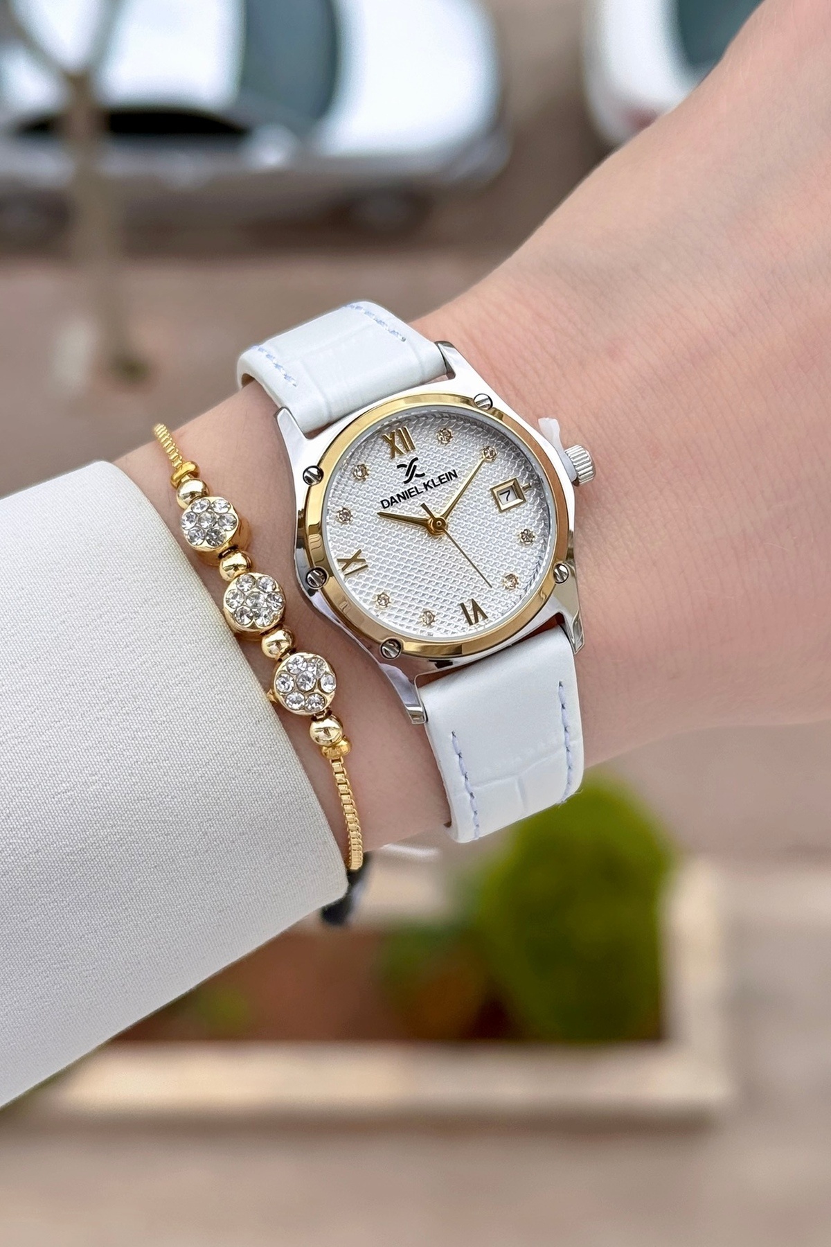 Daniel Klein Kasası Gold Gri Kordonu Beyaz Renk Ayarlanabilir Kordonlu 29 Mm Kadın Kol Saati
