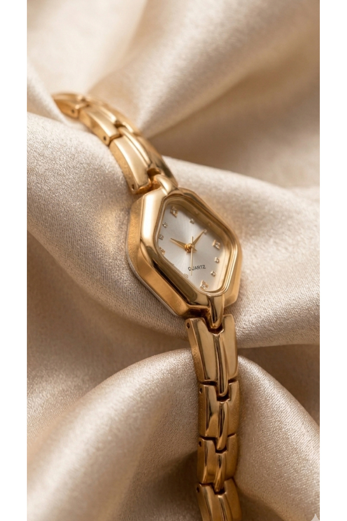 The Watch Elara Gold Kadın Kol Saati – Minimal Luxury Beyaz Kadranlı Zarif Gold Çelik Saat - Görsel 3