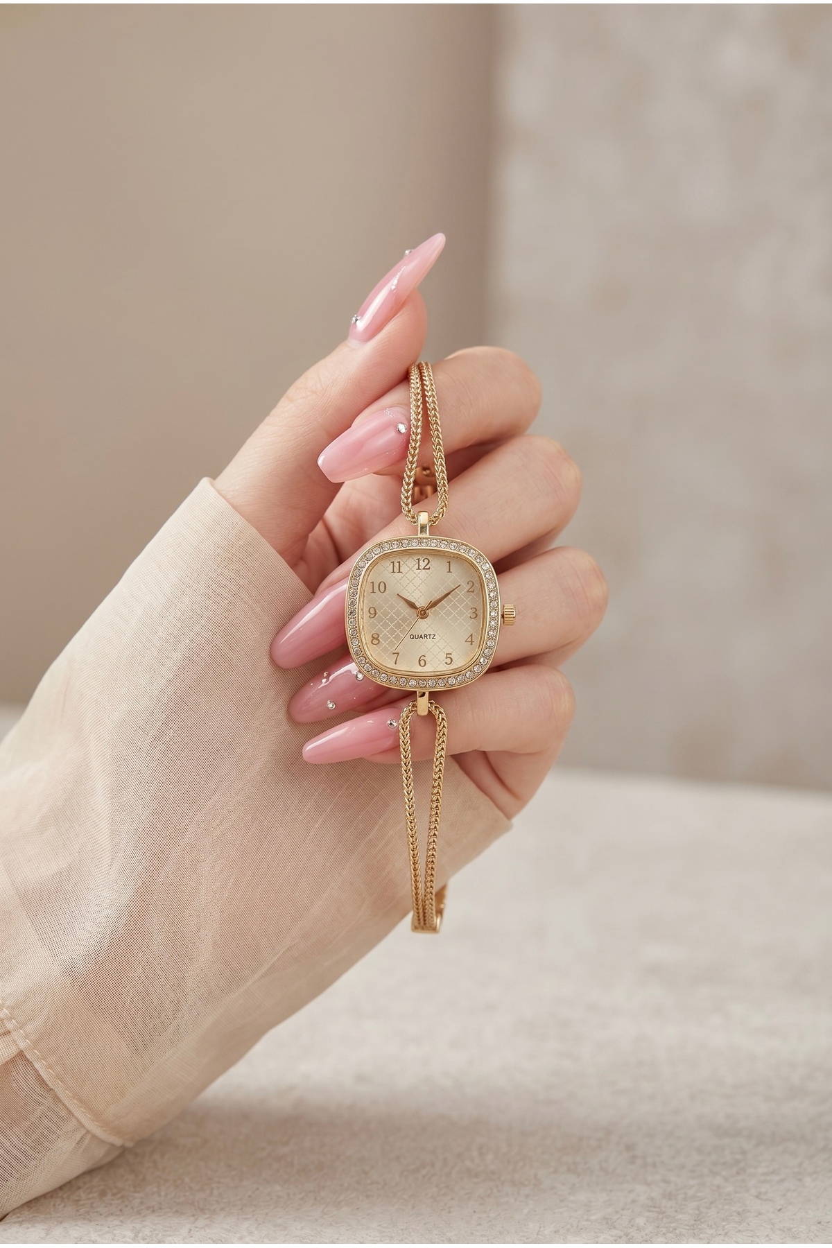 KLISHE Butik Kadın Çelik Saat Gold Renk Özel Tasarım Kare Kasa Vintage Old Money Lüks Zarif Şık Kadın Kol Saati | Limited Edition 2026