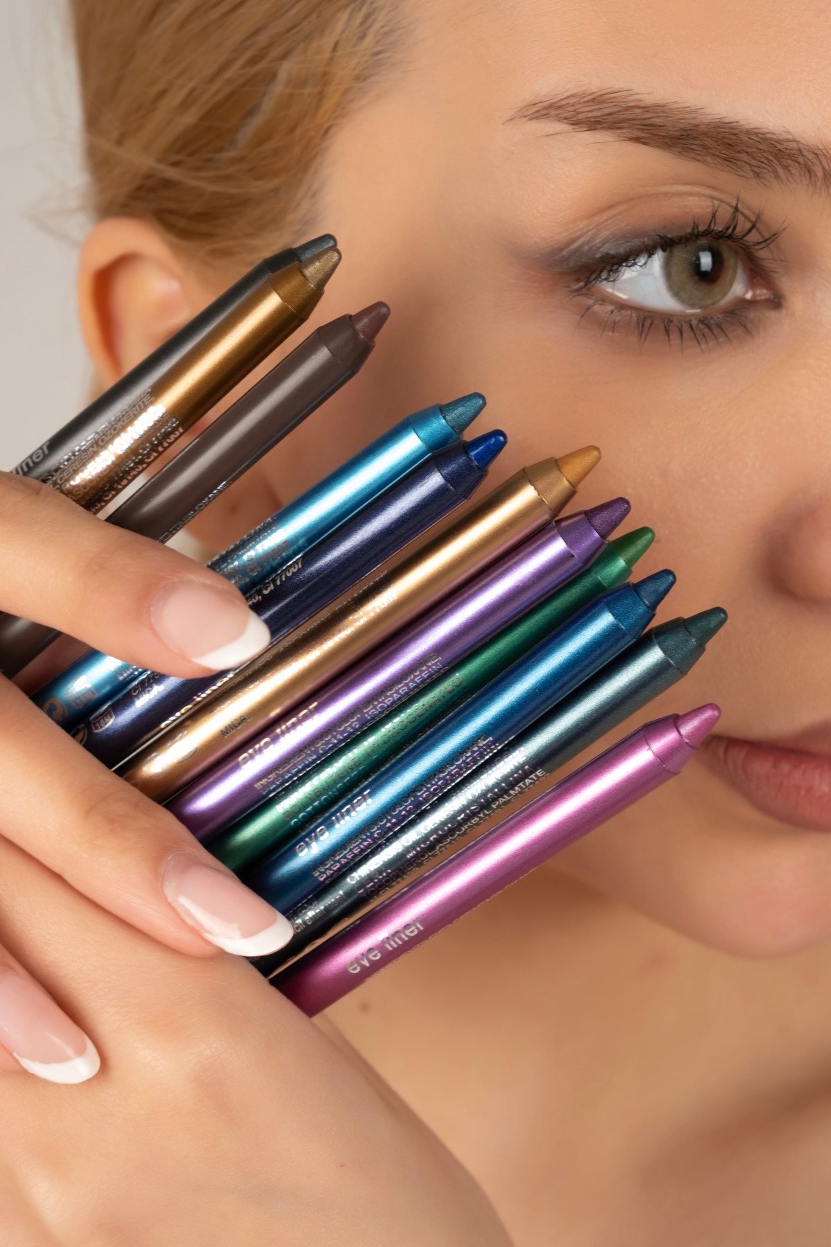 ZEYNABEAUTY 12 Renkli Neon Yağlı Göz Kalemi Seti