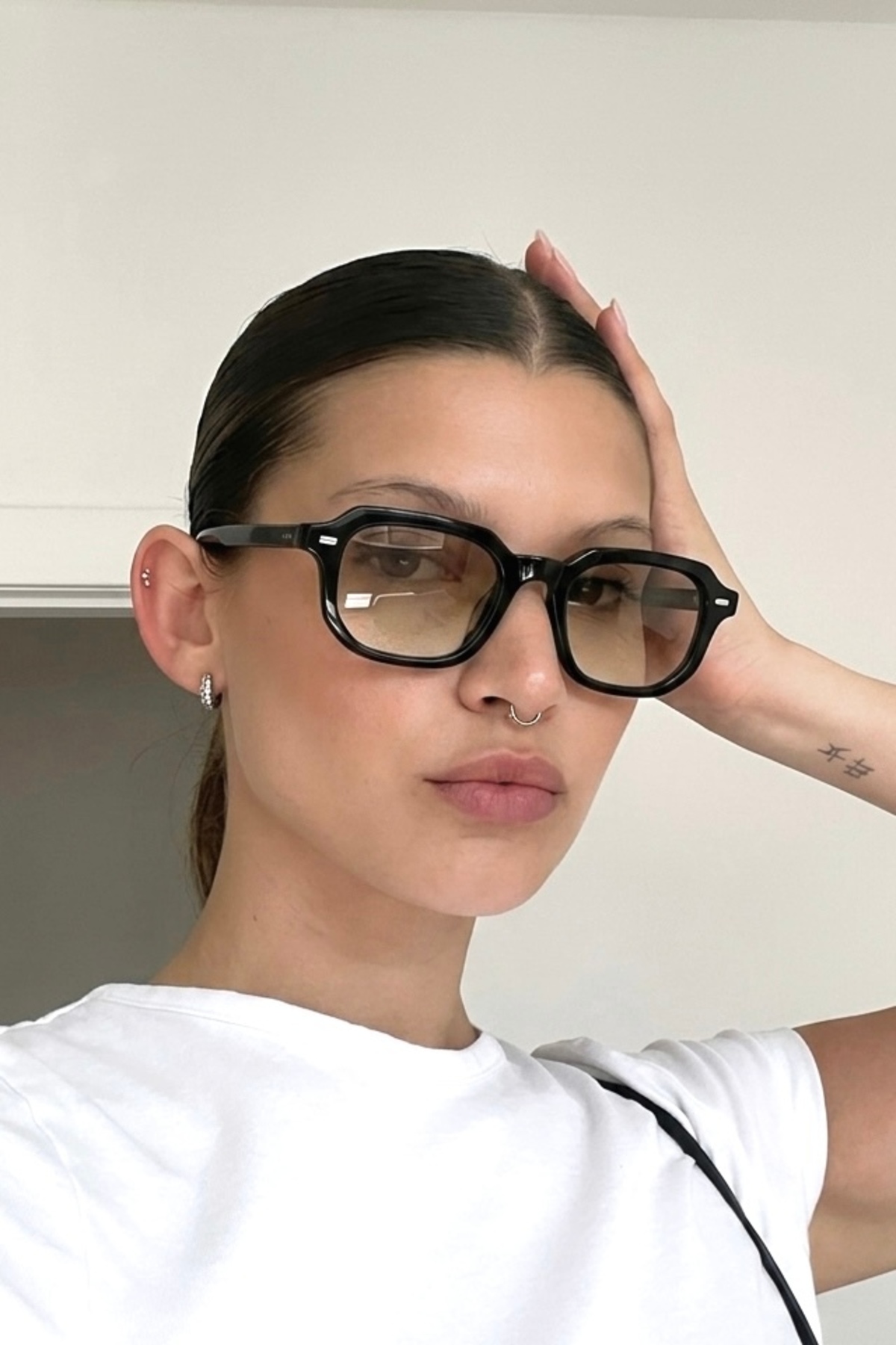 REN EYEWEAR London Kadın Güneş Gözlüğü UV400 Korumalı Degrade Kum rengi Cam Siyah Çerçeve – Hafif , Şık , popüler