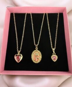 Alternative view of Madam Bikan Gold Renk 3 Lü Gül Detaylı Pembe Taşlı Mineli Kalp Kombin Set Kolye