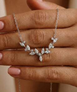 Alternative view of Lucente Jewellery 925 Ayar Sarmaşık Gümüş Kaplama Aşk Şans Bereket Özel Tasarım Zarif Model Hediyelik Şık Kadın Kolye