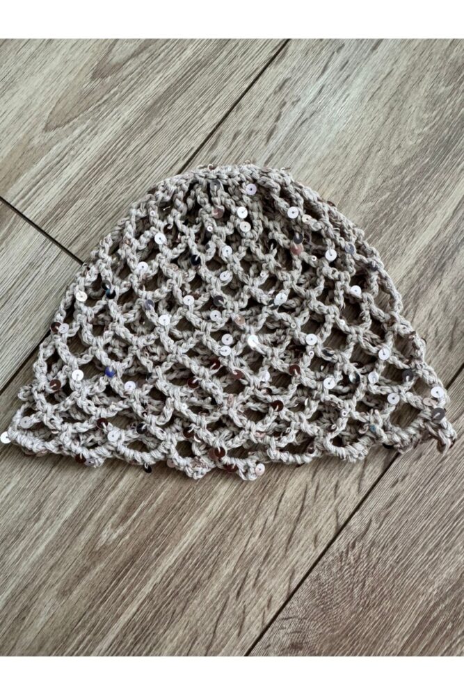 Muhteşem Concept Pullu Bej Rengi File Örgü Bandana – Şık Bohem Yazlık Bere - Görsel 3