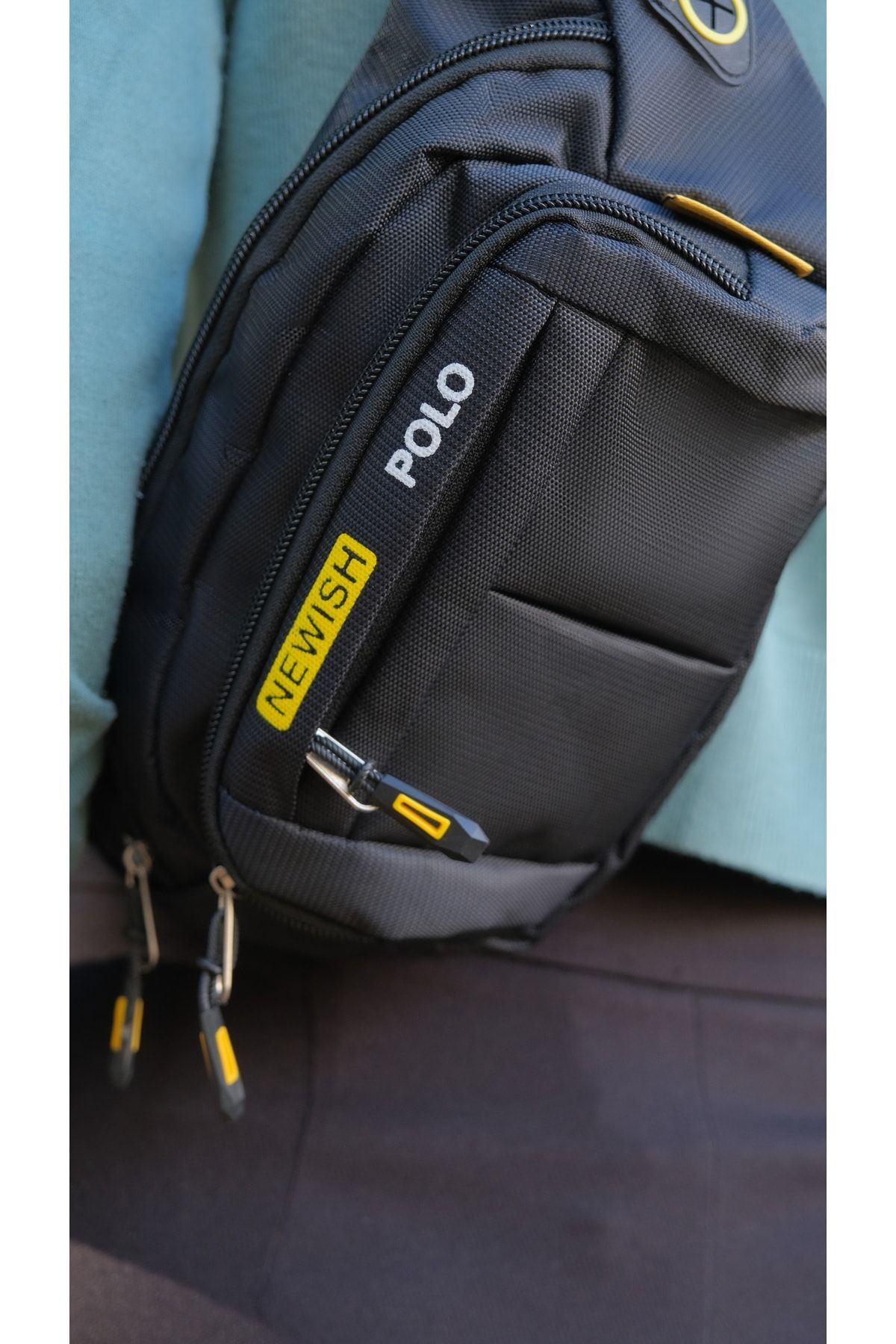 NEWISH POLO ACCESSORIES Unisex Siyah Su Geçirmez Usb Ve Kulaklık Girişli Bel Ve Omuz Çanta Freebag - Görsel 3