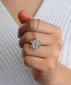 Lucente Jewellery Işıklı Hediye Kutulu Beyaz Lotus Çiçeği 925 Ayar Gümüş Kaplama Hediyelik Aşk Şans Bereket Kolye - Görsel 3