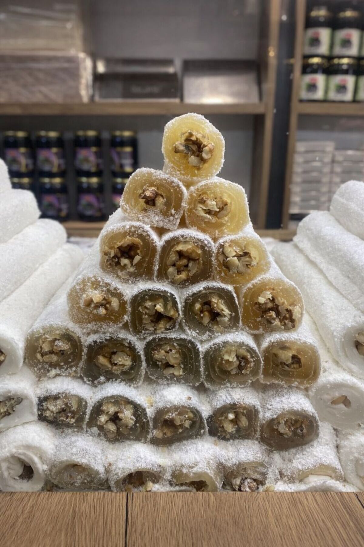Tarihi Bedesten Helvacısı ndan Meşhur Klasik Cevizli Afyon Lokumu (Afyon's famous Turkish delight) 500 gr