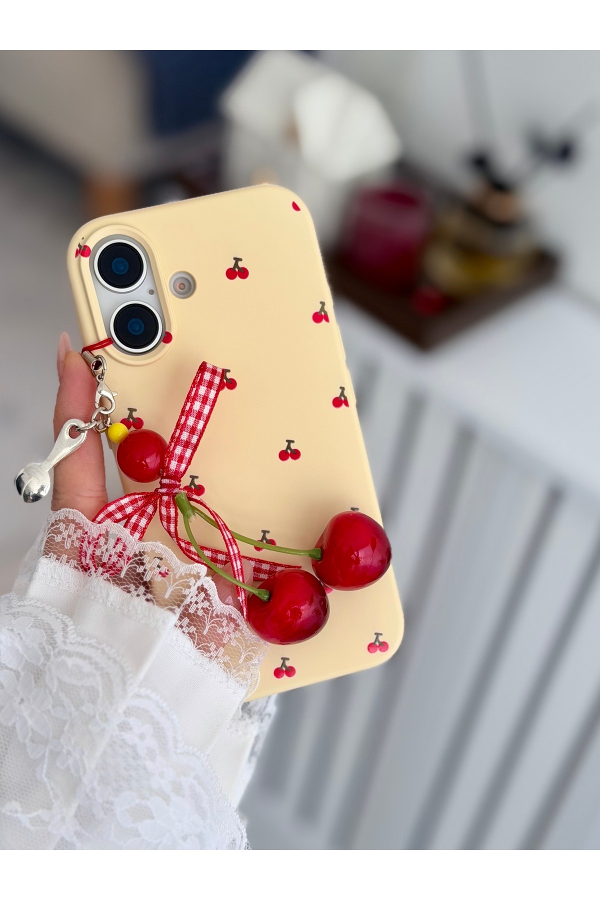 Go Aksesuar Iphone 16 Uyumlu Charm Kiraz Tasarımlı Oyuncaklı Esnek Silikon Kılıf - Görsel 3