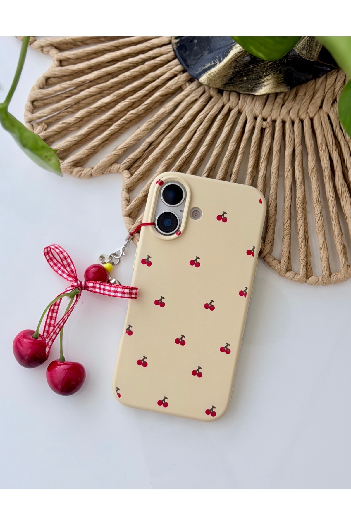 Go Aksesuar Iphone 16 Uyumlu Charm Kiraz Tasarımlı Oyuncaklı Esnek Silikon Kılıf