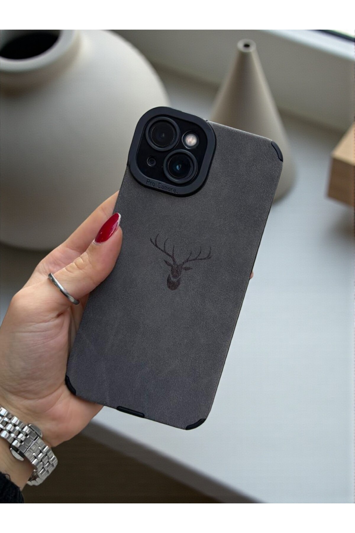 KVK PRİVACY iPhone 13/14 Uyumlu Geyik Desenli Premium Süet Dokulu Kamera Korumalı Kılıf - Görsel 3