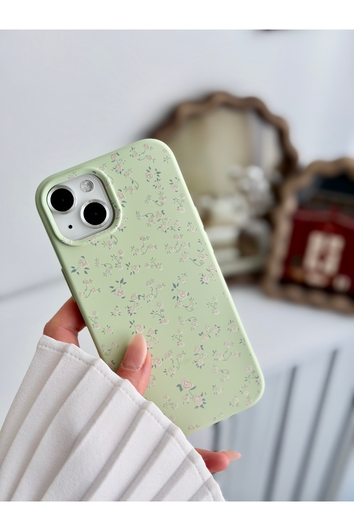 Go Aksesuar Iphone 15 - 14 - 13 Uyumlu Yeşil Mİni Çiçek Baskı Desenli Darbe Önleyici Esnek Silikon Kılıf - Görsel 3
