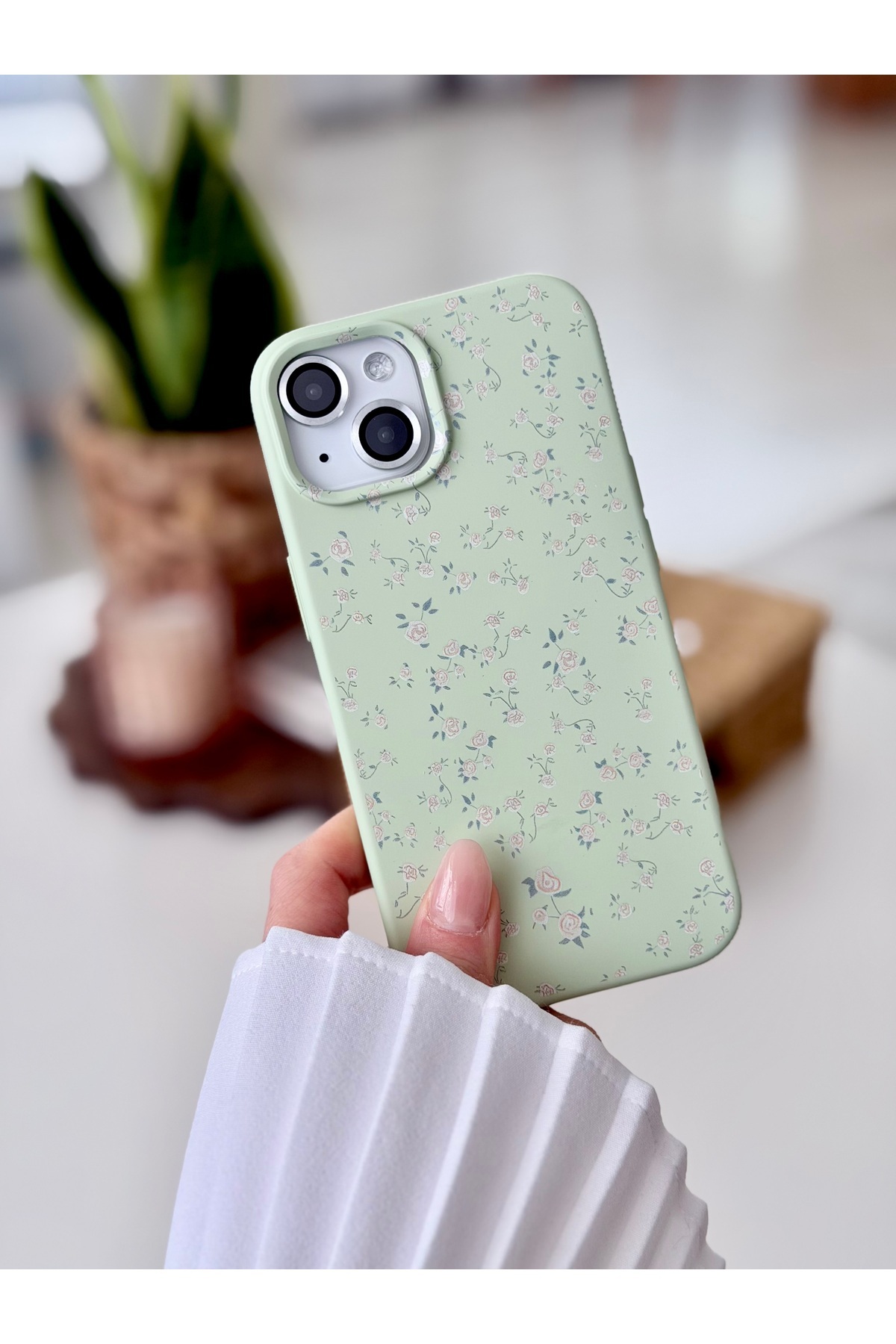 Go Aksesuar Iphone 15 - 14 - 13 Uyumlu Yeşil Mİni Çiçek Baskı Desenli Darbe Önleyici Esnek Silikon Kılıf