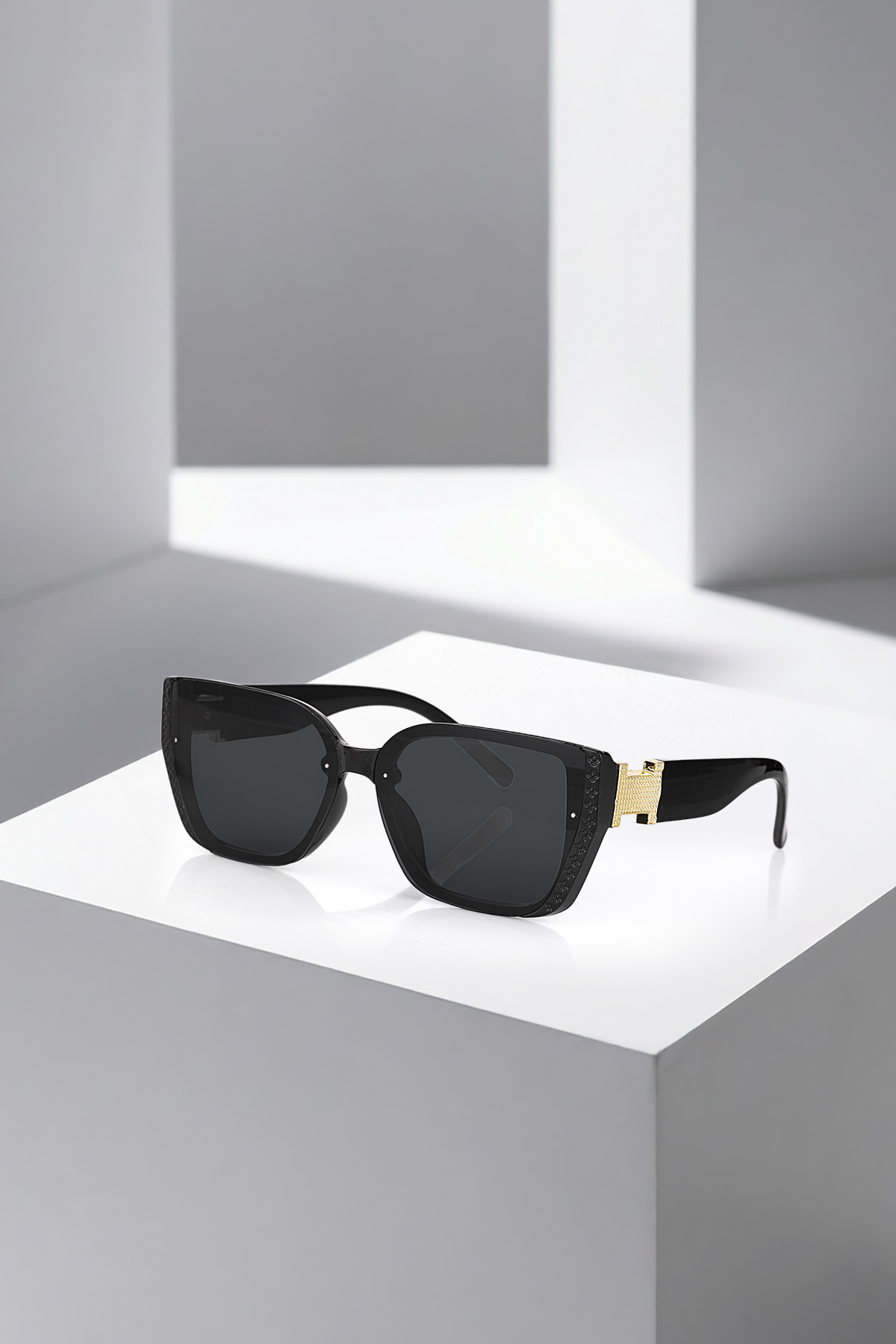 polo air UV400 Korumalı Çiçek Desenli Çerçeve Zarif Gold Detaylı Sap Kadın Güneş Gözlüğü Siyah Renk PLG-2131C1